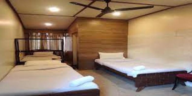 Baba Tourist Lodge Shillong Buitenkant foto