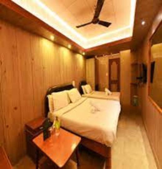 Baba Tourist Lodge Shillong Buitenkant foto