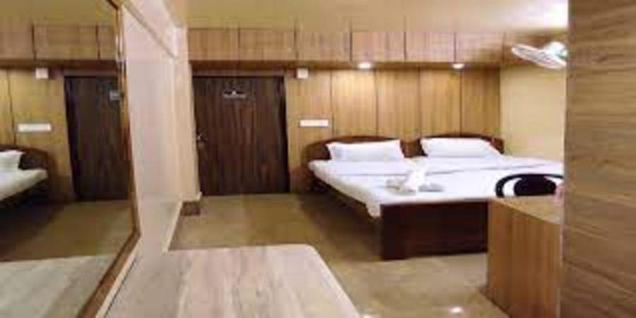 Baba Tourist Lodge Shillong Buitenkant foto