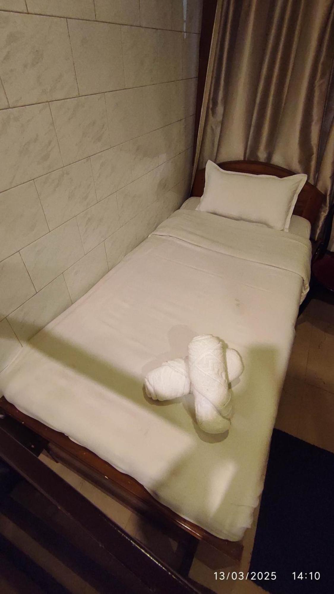 Baba Tourist Lodge Shillong Buitenkant foto