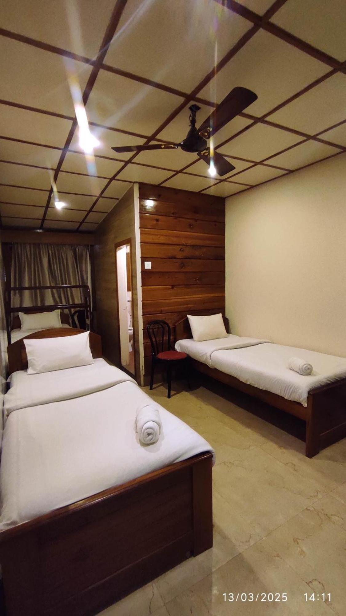 Baba Tourist Lodge Shillong Buitenkant foto