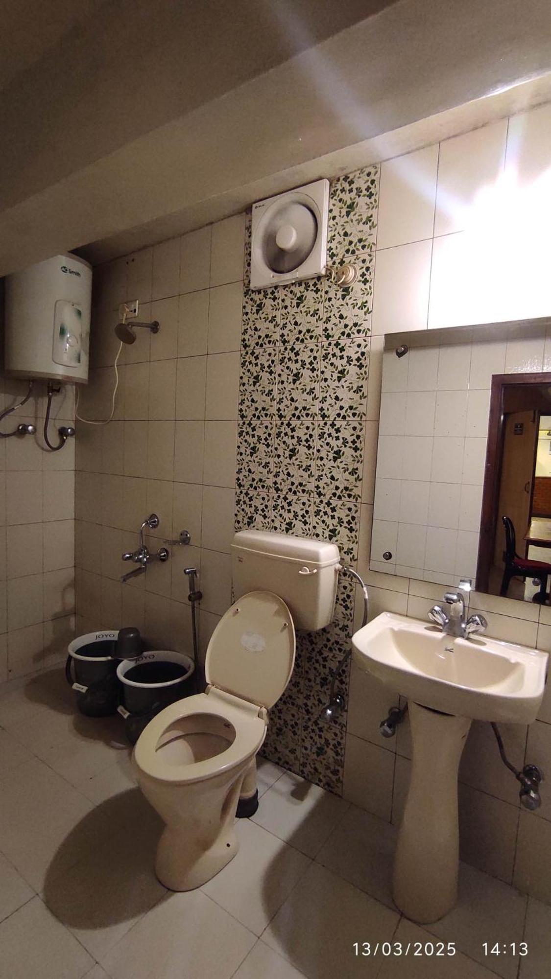 Baba Tourist Lodge Shillong Buitenkant foto