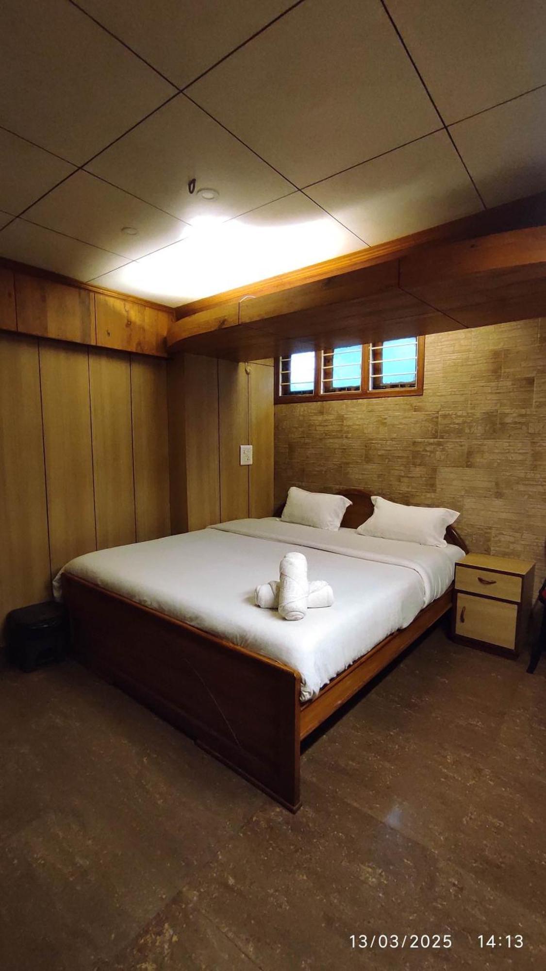 Baba Tourist Lodge Shillong Buitenkant foto