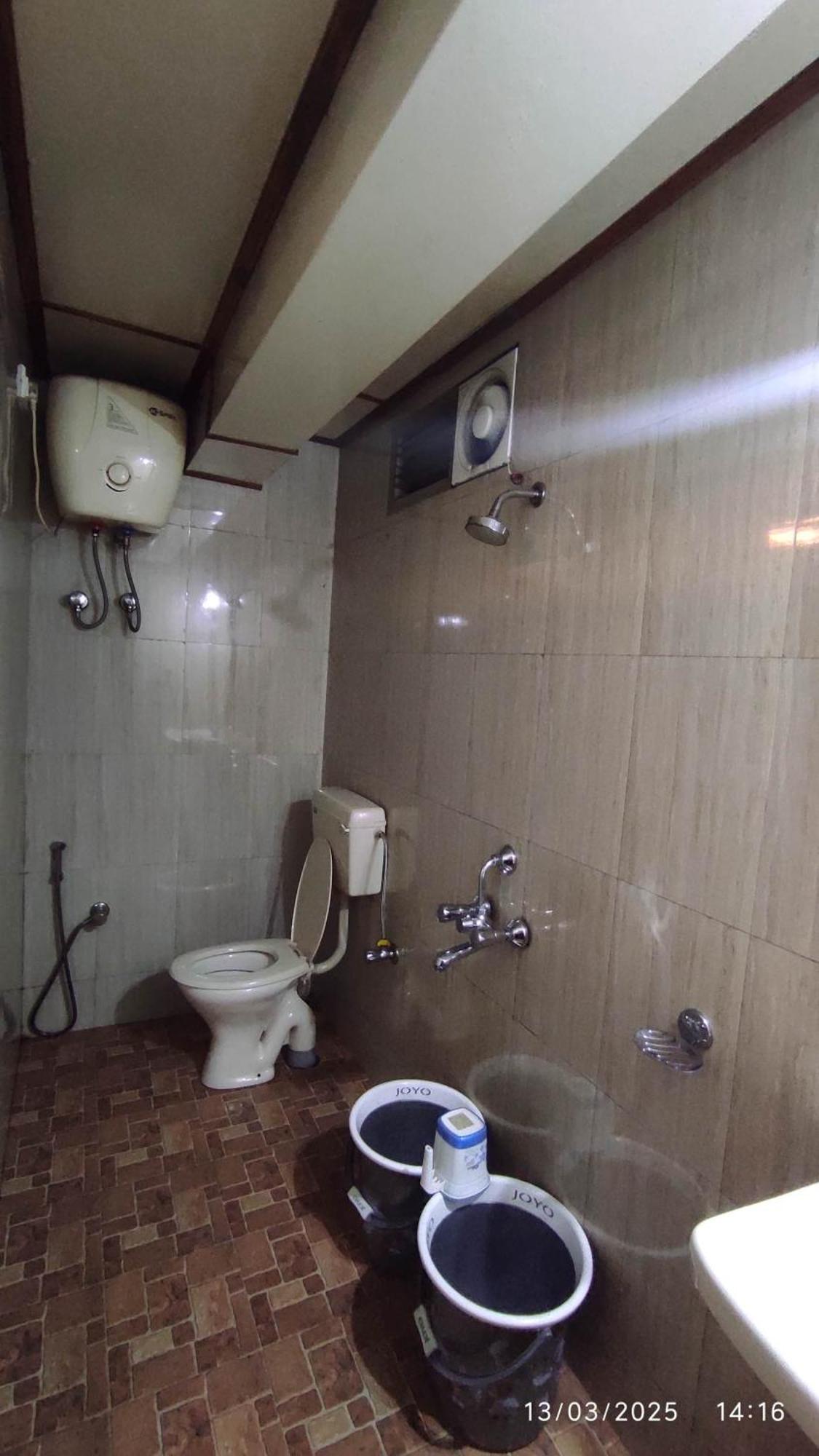 Baba Tourist Lodge Shillong Buitenkant foto