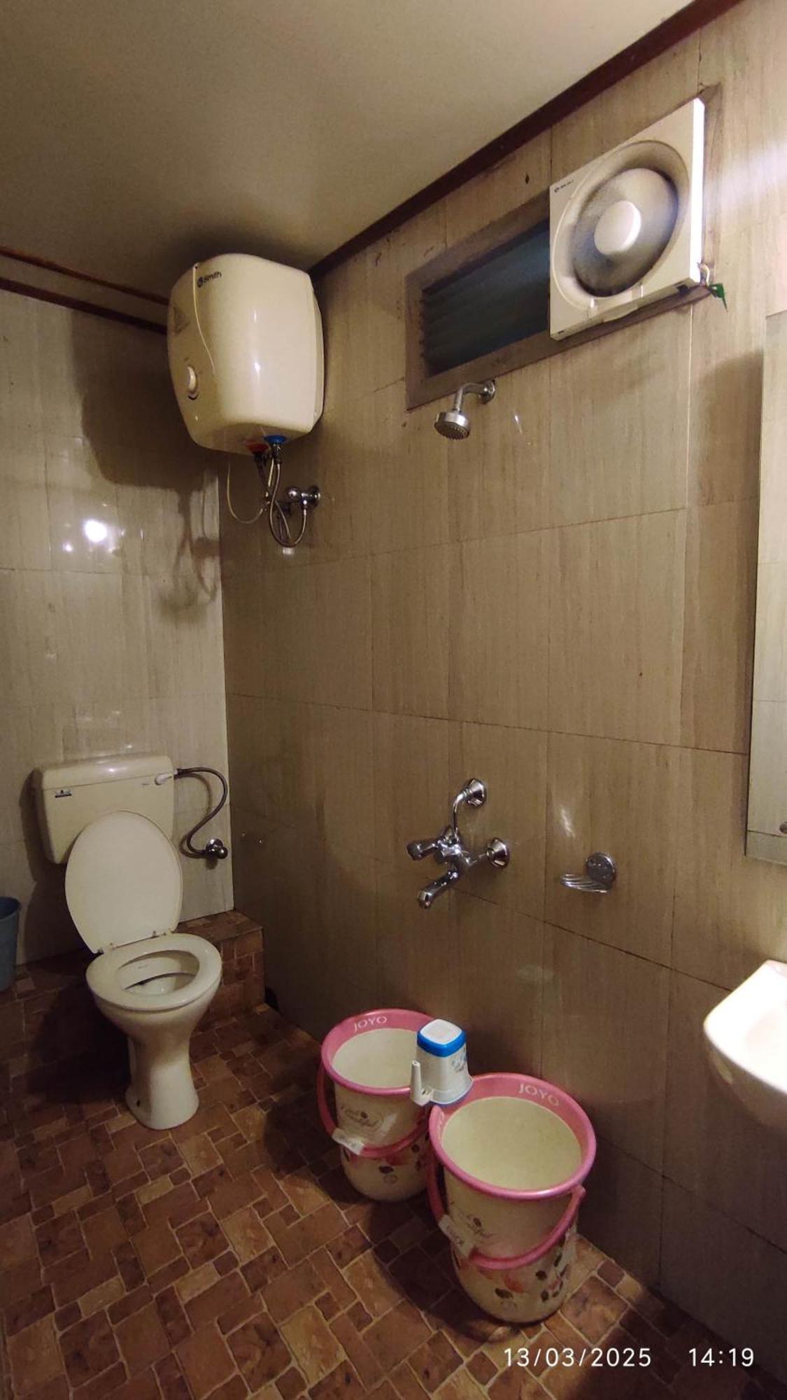 Baba Tourist Lodge Shillong Buitenkant foto