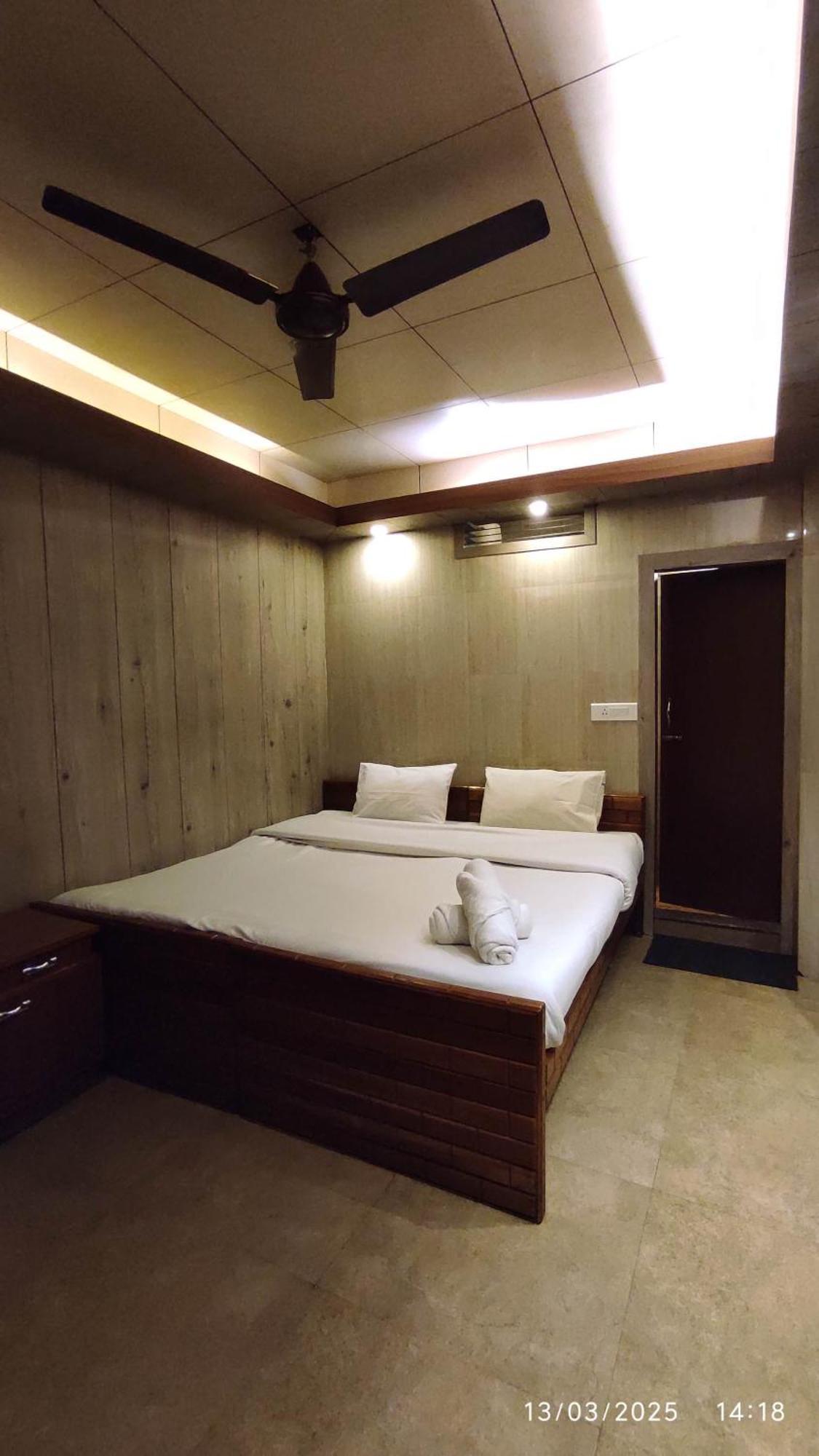 Baba Tourist Lodge Shillong Buitenkant foto